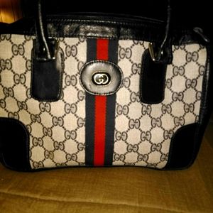 Vintage Gucci 10 1/2 by 7 beautiful pikskin Boston like bag strap included small